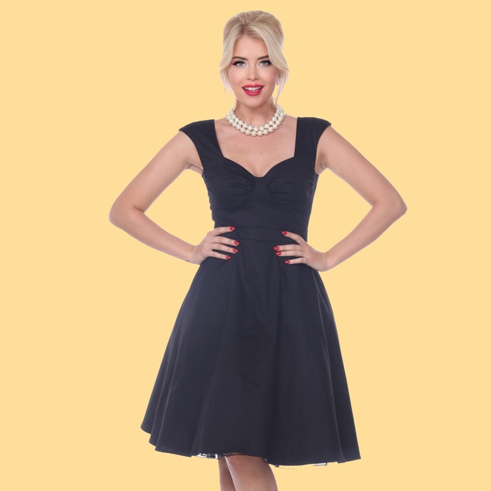 🌺Bettie on Holiday Dress in Black